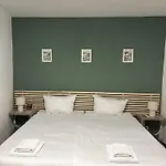 Neues Apartmenthaus Mit 4 Im Zentrum * 伊策霍