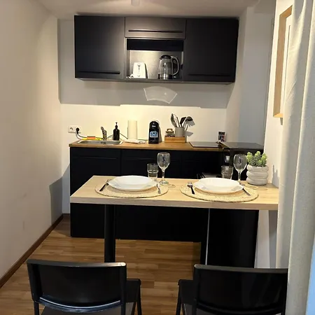 Neues Apartmenthaus Mit 4 Im Zentrum Lägenhet *